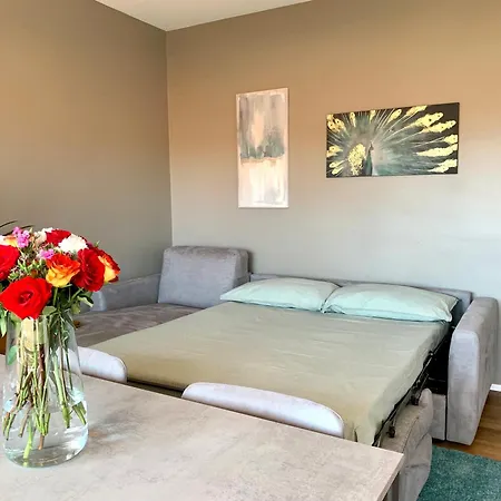 Live - Via Madonetta لوغانو